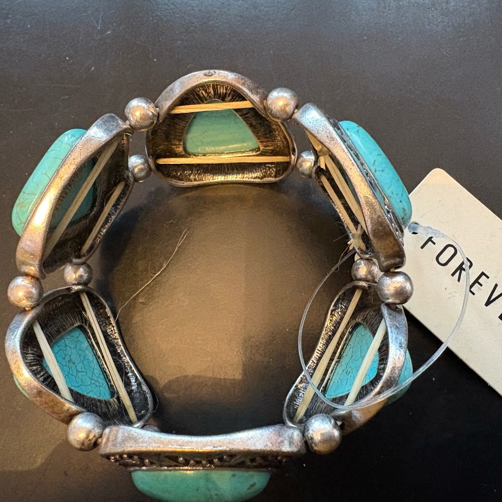 Turquoise & silver metal looking necklace & Bracelet